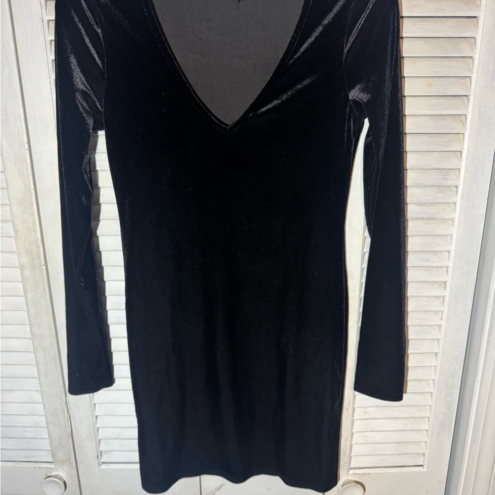Fashion Nova Black Velvet Long Sleeve V-Neck Dress